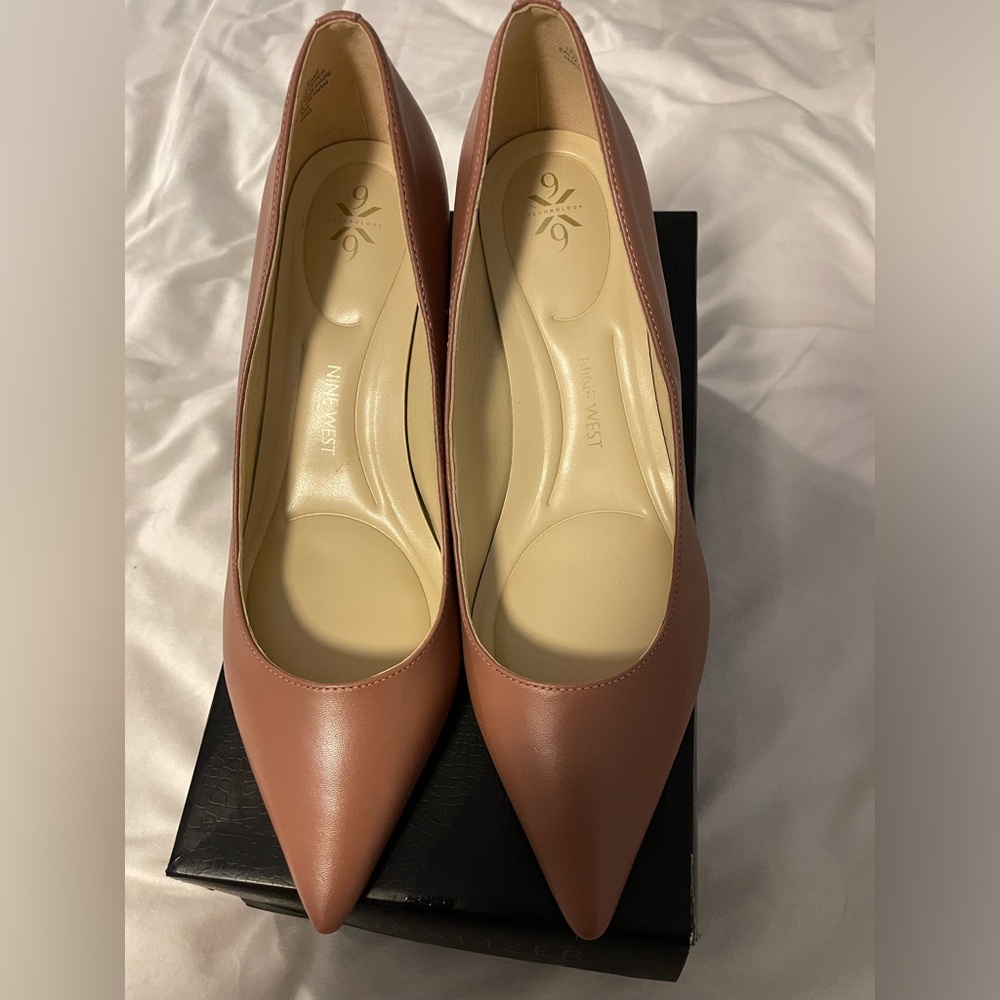 Low heel Size 11 nice west shoe m. Approximately 2.5 inche heel.